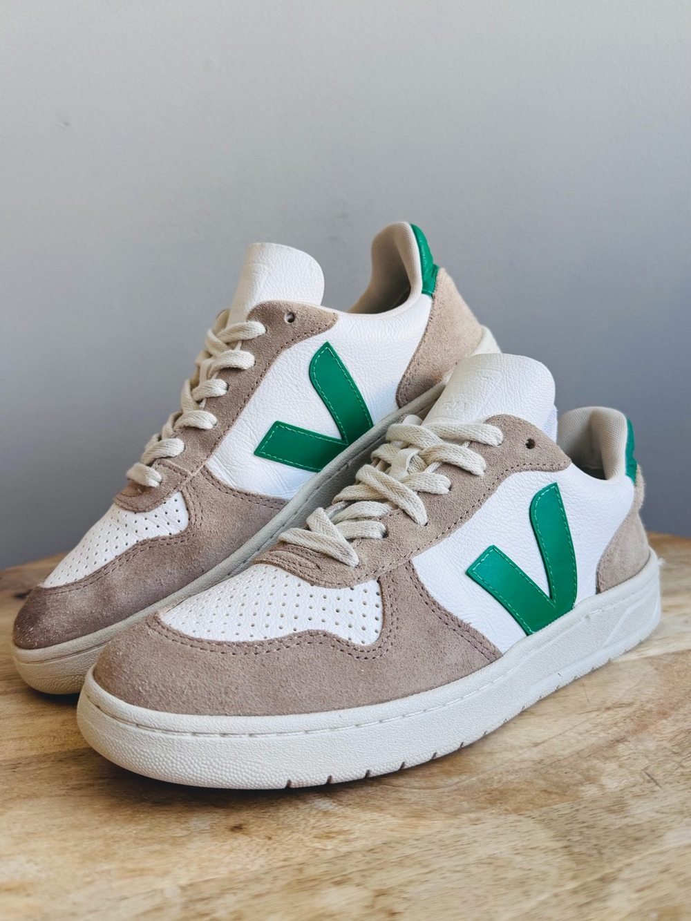 Veja V-10 Chromfree Low-Top Sneakers Women Sz 9 EU 40 White Beige Green